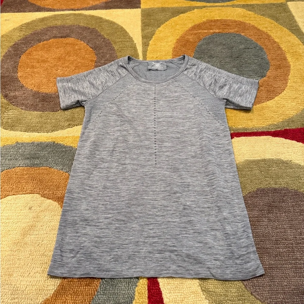 Athleta Foothill Seamless Grey Tee Shirt Top Athletic Style Women’s Size Small